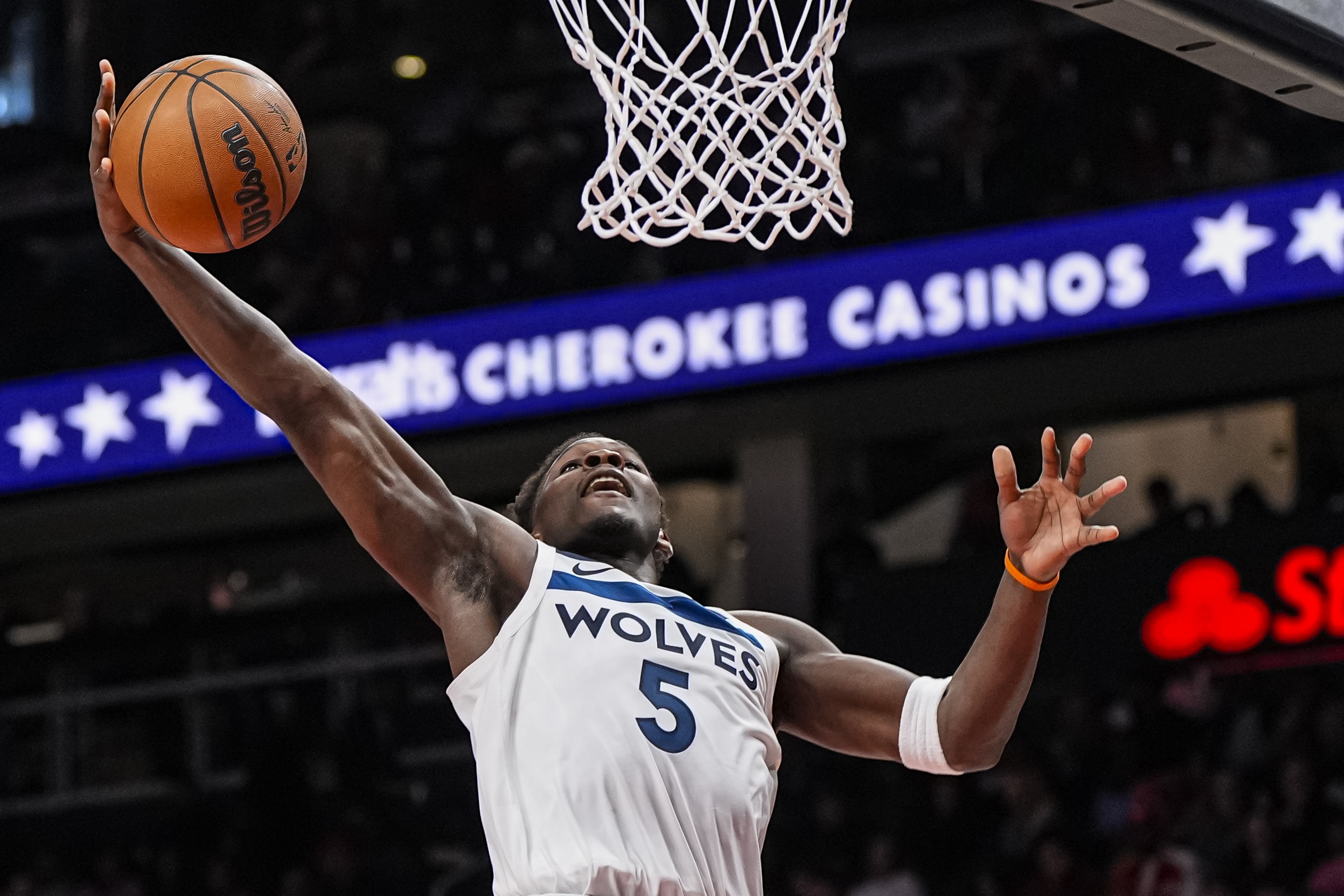 足球直播-芬奇：华子的得分能力与生俱来 新秀赛季他砍40分我就知道其潜力