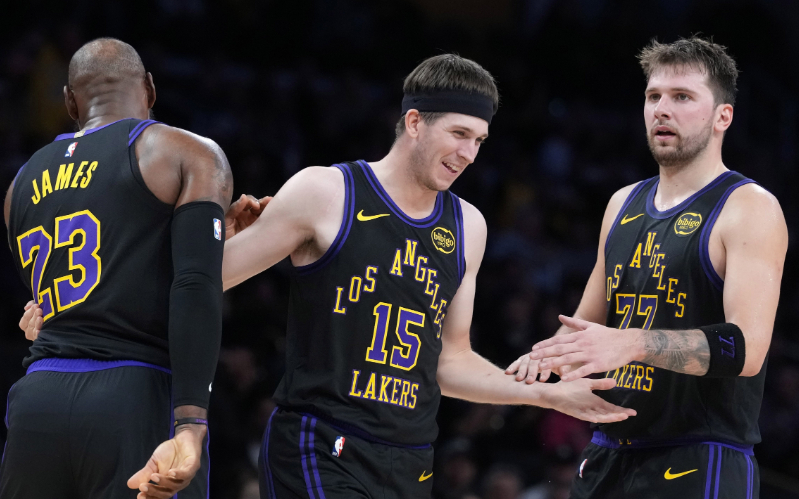 直播吧-31分11板11助！就在今天，一项由科比保持的NBA纪录被卢卡打破了